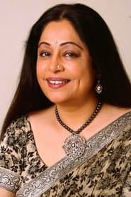 Kirron Kher dans le rôle de Dolly Auntie