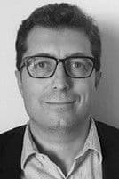Ignacio Salazar-Simpson dans le rôle de Alumno en mesa de operaciones