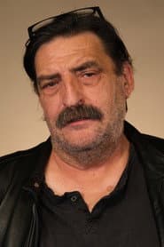 Eduard Muntada في دور Zacaries