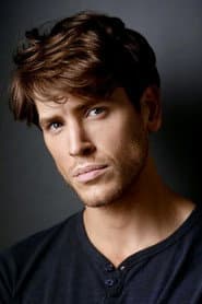 Chris Baker dans le rôle de Blake