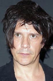 Nicola Sirkis dans le rôle de Self