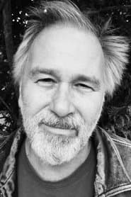 Tony Burgess dans le rôle de Hollis Cameron