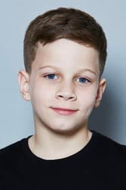Lucas Welbourne في دور Hood 4
