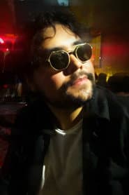 Guillermo Hernán Medrano Olmeda as Narrador