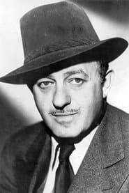 Ben Hecht dans le rôle de Court Interviewer with Pipe (uncredited)