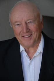 Tom Finnegan dans le rôle de Capt. Brills
