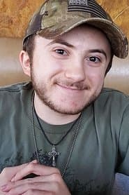 Atticus Shaffer في دور Edgar 'E' Gore (voice)
