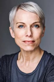 Sue Devaney dans le rôle de First Queen / Doctor
