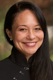 Elizabeth Lindsey dans le rôle de Louise Deng