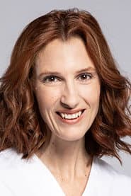 Efi Kantza dans le rôle de Adrienne Berceau