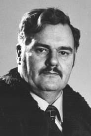 Egil Holmsen في دور Lieutenant Johan Blom