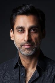 Anand Rajaram dans le rôle de Dr. Siva