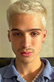 João Guilherme Ávila as Gato (Voice)