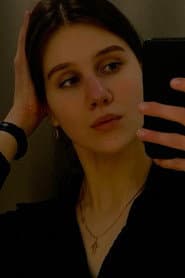 Maria Irchak dans le rôle de Woman in the bar