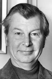 Clive Dunn dans le rôle de MacDougall (uncredited)