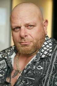Alexander Czerwinski as René