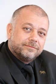 Cristian Ștefănescu في دور Lt. Cristian