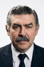 Renan Fosforoğlu dans le rôle de Salih