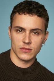 Arón Piper as Captain Reyes