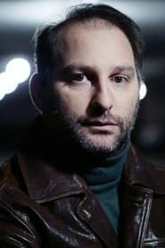 Sylvain Katan في دور Alphonse/Julien