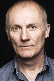 Aden Gillett dans le rôle de Joe Lender