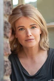 Mira Bartuschek as Paula Lebert, Benjamins Schwester