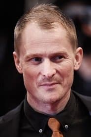 Kasper Tuxen dans le rôle de Martin "Møv"