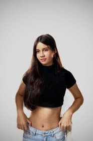 Rafaela Vaz dans le rôle de Alice