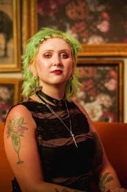 Molly Hasselbring dans le rôle de The Ghost