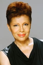 Petronia Paley dans le rôle de Mrs. Loy