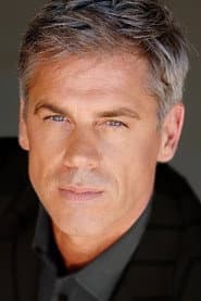 Peter Mochrie dans le rôle de Tim
