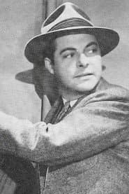 Richard Davies dans le rôle de Tom Martin