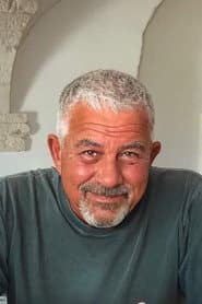 Luigi Campisi في دور Lavorante bar Guido