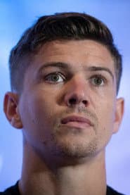 Luke Campbell dans le rôle de Self