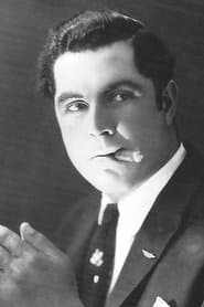 Olin Francis dans le rôle de Burly Henchman