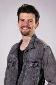 Sean Walker dans le rôle de Family Extra