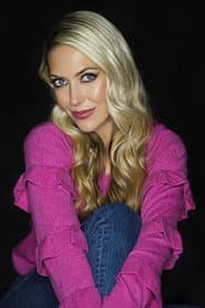Athena Isabel Lebessis as Carrie