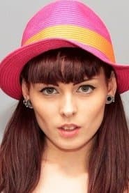 Kyla Nicolle dans le rôle de Woman on the Rocks