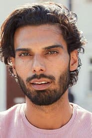 Anuj Singh Duhan dans le rôle de Akram Khan