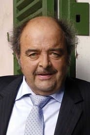 Jacques Villeret dans le rôle de The Man Who Eats Yogurt