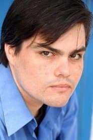 Christopher Bryan Gomez dans le rôle de Richie