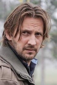Bogdan Farcaș dans le rôle de Neighbor