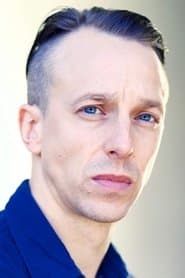 Patrick Costello dans le rôle de Walter Swain