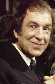 Jay Robinson dans le rôle de Mr. Hawkins