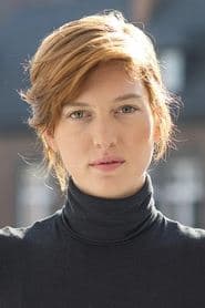 Erika Sainte في دور Zoe Wronski