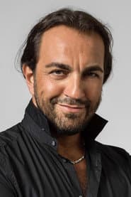 Claudio Sgura في دور Baron Scarpia
