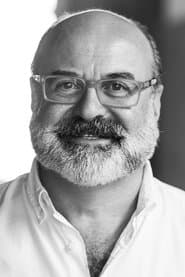 Emilio Mencheta في دور Tío Pepe Víctor