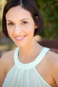 Lili Wexu في دور Veterinarian