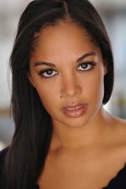 Daphne Di Cinto dans le rôle de Naya