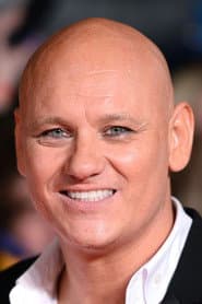 Terry Alderton في دور Bouncer Jonno